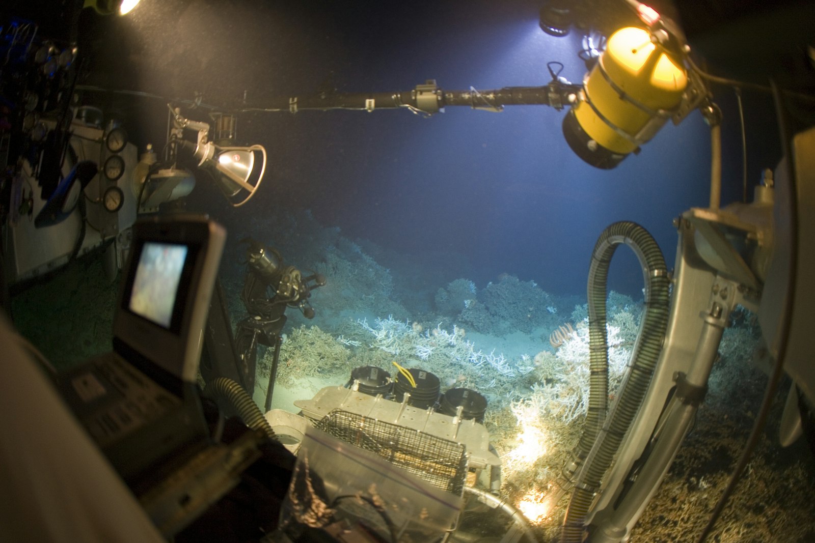 Técnicas de Operación Robótica Submarina (Piloto ROV)